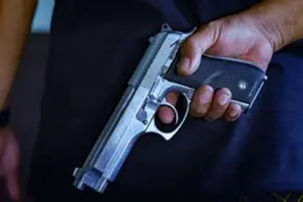 Sahibganj News :  मिनी गन फैक्ट्री का भंड़ाफोड़, मशीन व अर्धनिर्मित हथियार बरामद