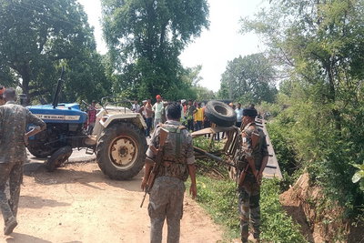 Hazaribagh News: चौपारण में बालू लदा ट्रैक्टर पलटा, नाबालिग चालक की मौत