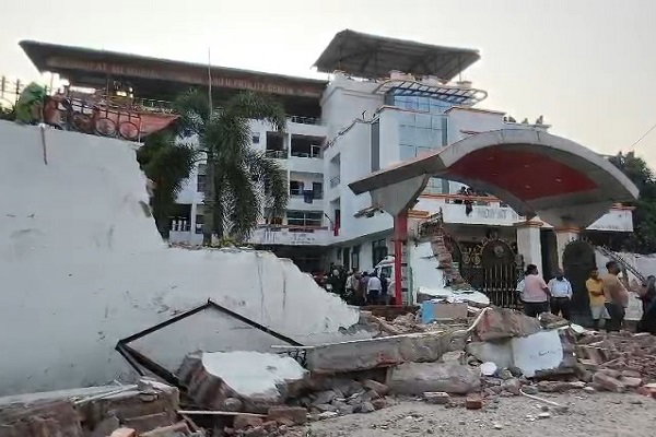 सीतामढ़ी में मंत्री श्वेता गुप्ता के आवास परिसर में चला बुलडोजर, सरकारी जमीन से हटाया गया अतिक्रमण