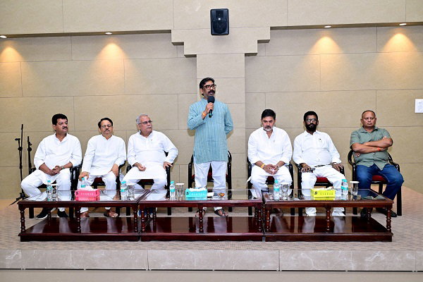 राज्यसभा चुनाव को लेकर सीएम आवास में जुटी सत्ताधारी पार्टियां, एकजुटता पर जोर