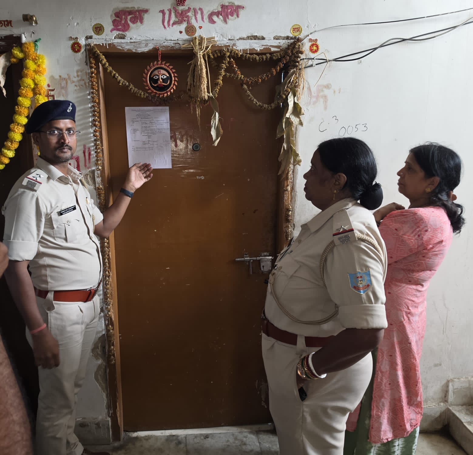 Ranchi News :  गैंगस्टर प्रिंस खान के गुर्गे राणा राहुल सिंह के घर पुलिस ने चिपकाया इश्तेहार