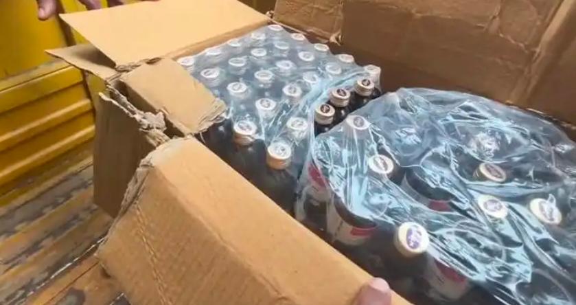 जमशेदपुर :  जुगसलाई में ट्रांसपोर्ट एजेंसी पर पुलिस रेड, 20 पेटी प्रतिबंधित कफ सीरप बरामद