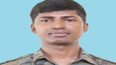 सारंडा : CRPF कैंप में तेज आंधी से गिरा विशाल पेड़, कोबरा 210 के कांस्टेबल की मौत