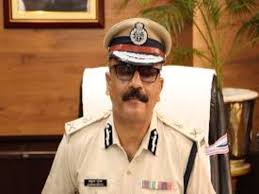 DGP ने जालसाजी कर ट्रेजरी से 4.29 करोड़ निकालने वाले को पुलिस की छवि उज्जवल करने का दिया सर्टिफिकेट
