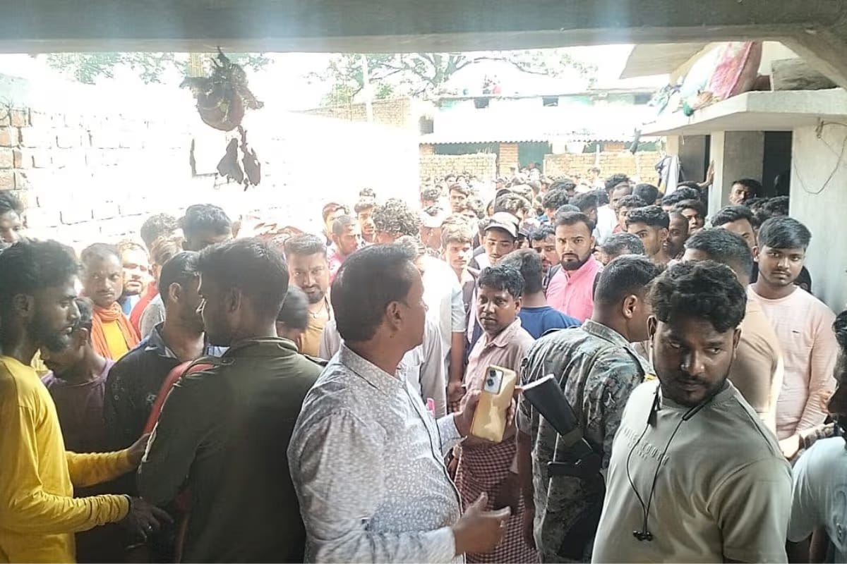Giridih News :  पिता ने तीन मासूम बेटियों की धारदार हथियार से की हत्या, गिरफ्तार