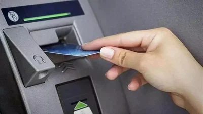 Ramgarh News :  एटीएम में कार्ड फंसा व फर्जी हेल्पलाइन नंबर के जरिये युवक के खाते से 8,500 उड़ाए