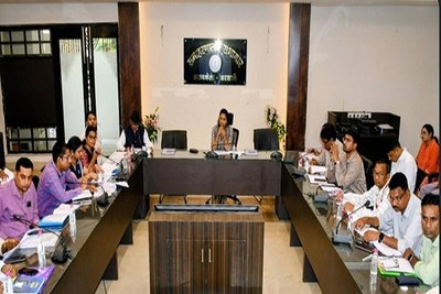 सरायकेला में बैंकों को चेतावनी: लंबित ऋण आवेदन जल्द निपटाएं, ग्रामीण क्षेत्रों में बढ़ाएं बैंकिंग सुविधाएं