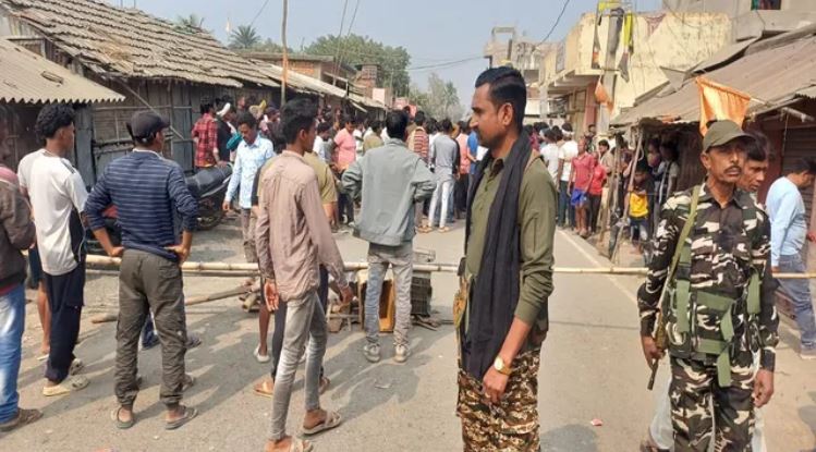 राजमहल: मामूली विवाद में टोटो चालक की मौत, आरोपियों के गिरफ्तारी की मांग, सड़क जाम