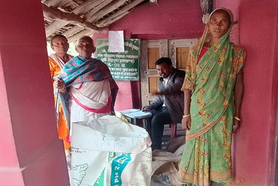 पीडीएस डीलर मिकी हांसदा व राशन लाभुकों के बीच विवाद खत्म, बकाया राशन वितरण शुरू