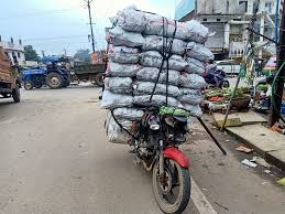 कोयला चोरी पर लातेहार सदर पुलिस की बड़ी कार्रवाईः तीन बाईक के साथ तीन गिरफ्तार