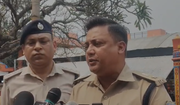 रजरप्पा मंदिर में श्रद्धालुओं से मारपीट मामले में 4 पुलिसकर्मी सस्पेंड, 1 होमगार्ड जवान कार्यमुक्त