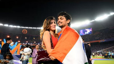 टी20 वर्ल्ड कप के जश्न में ईशान किशन के साथ नजर आईं मॉडल अदिति हुंडिया