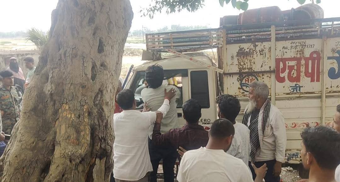 चतरा :  गैस एजेंसी पर फर्जी बुकिंग व कालाबाजारी के आरोप, उपभोक्ताओं ने कर्मियों को पीटा