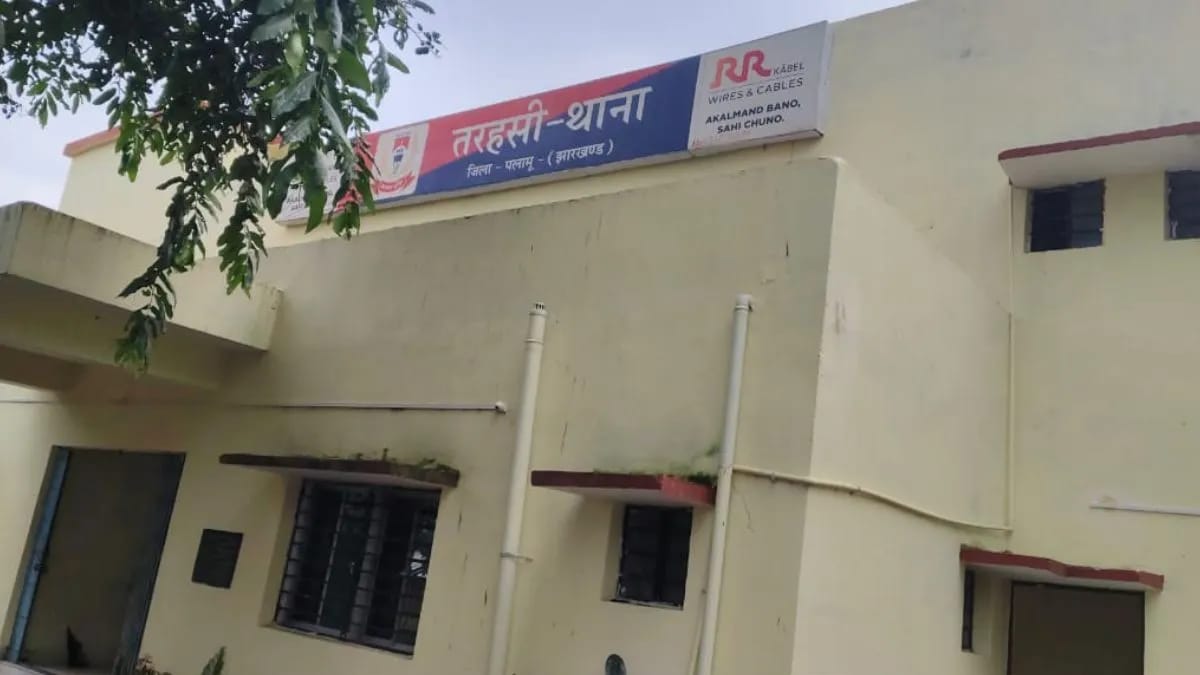 पलामू : नाबालिग का शव कुएं से बरामद मामले में प्रेमी समेत 3 पर FIR, दुष्कर्म व हत्या का आरोप