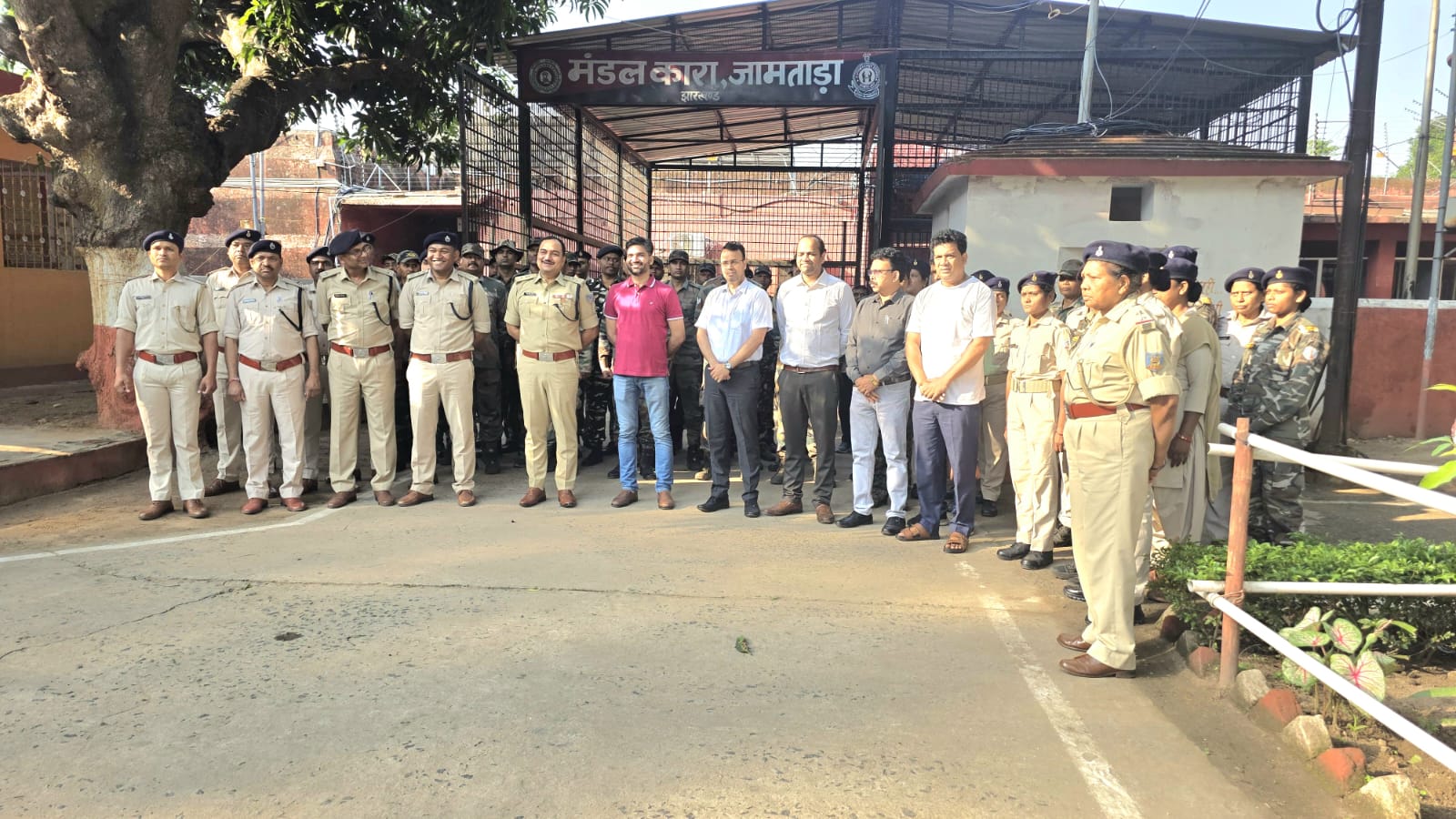 Jamtara News :  DC-SP ने मंडल कारा का किया औचक निरीक्षण, सुरक्षा व निगरानी मजबूत करने के दिए निर्देश