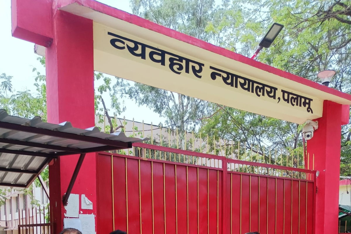 Palamu News : 18 दिन बाद रामपुर गोलीकांड के मुख्य आरोपी ने कोर्ट में किया सरेंडर