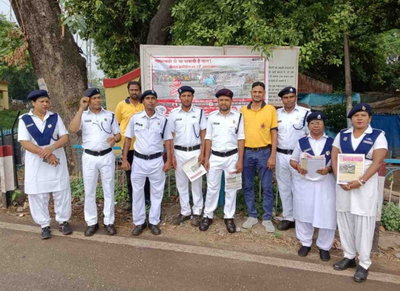 Jamshedpur News:  संतोष कुमार की अपील, रेलवे सुरक्षा नियमों का पालन करें व ट्रैक पार करते समय सावधानी बरते