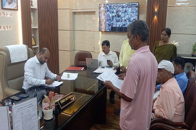 Ramgarh News: डीसी ने लगाया जनता दरबार, जन समस्याओं के त्वरित निपटारे का दिया निर्देश