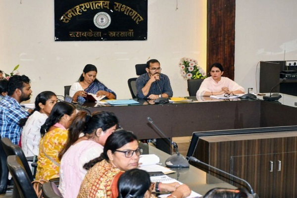Saraikela News: आंगनबाड़ी सेवाओं में लापरवाही बर्दाश्त नहीं, डीसी ने निरीक्षण और मॉनिटरिंग के दिए निर्देश
