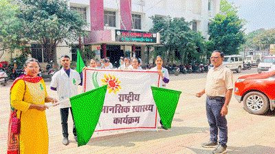 Latehar News : मानसिक स्‍वास्‍थ्‍य जागरूकता सप्‍ताह के समापन पर निकली रैली