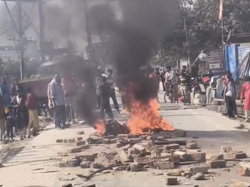 मुजफ्फरपुर : अतिक्रमण हटाने के दौरान प्रशासन और ग्रामीणों के बीच झड़प, सड़क जाम