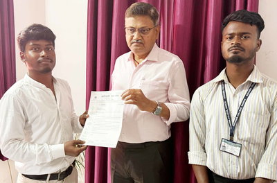 UG Sem-2 का परिणाम जल्द जारी करने की मांग, आदिवासी छात्र संघ ने रांची विवि को सौंपा ज्ञापन