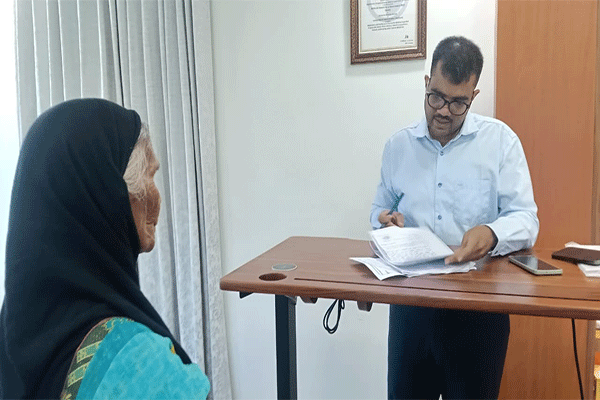 लातेहार : जन शिकायत निवारण में डीसी ने सुनी समस्याएं, समाधान का भरोसा दिया