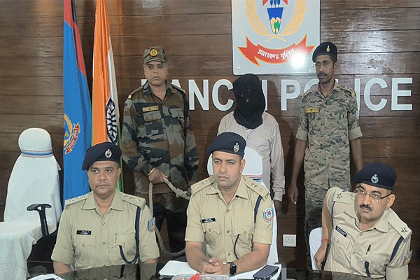 रांची : खुलेआम कफ सिरप व टैबलेट बेचने वाला अपराधी गिरफ्तार