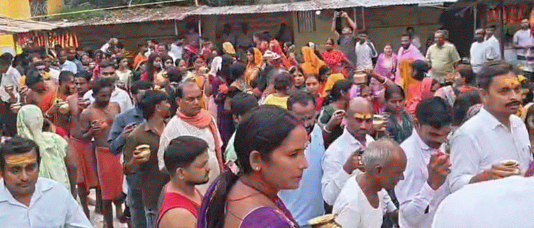Giridih News : झारखंडी धाम में उमड़ा आस्था का जनसैलाब,हजारों भक्तों ने किया भोलेनाथ का जलाभिषेक