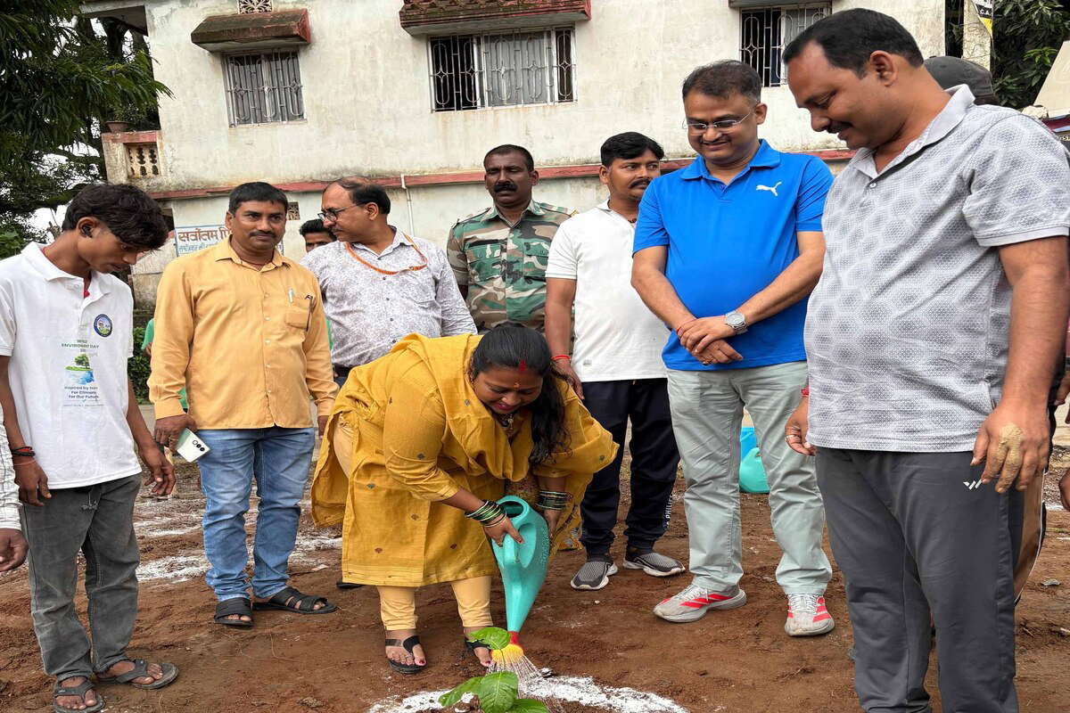 सखुआ महोत्सव पर ओटीसी ग्राउंड में पौधरोपण, रांची को हरा-भरा बनाने की मुहिम