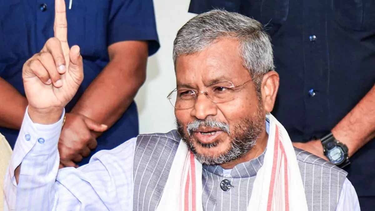 बाबूलाल ने नगर आयुक्त पर साधा निशाना, बोले- अधिकारी कम JMM कार्यकर्ता की तरह कर रहे काम