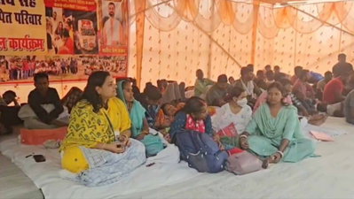 Bokaro News : भूख हड़ताल के बीच विधायक ने की मां दुर्गा की आराधना, विस्थापितों के न्याय की कामना