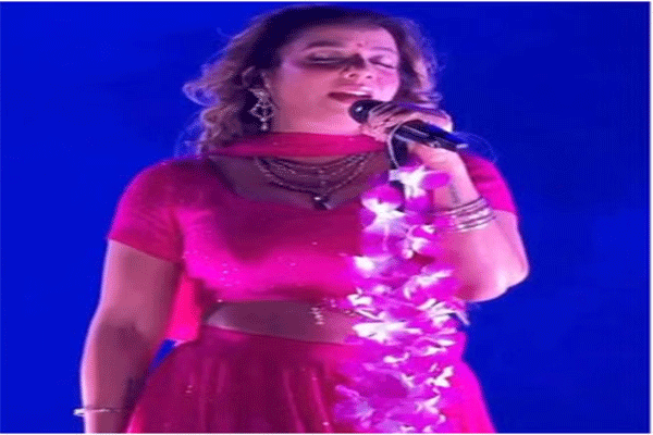 जैस्मीन सैंडलस ने बीच में ही रोका कॉन्सर्ट, लड़कियों से छेड़छाड़ पर लिया सख्त रुख