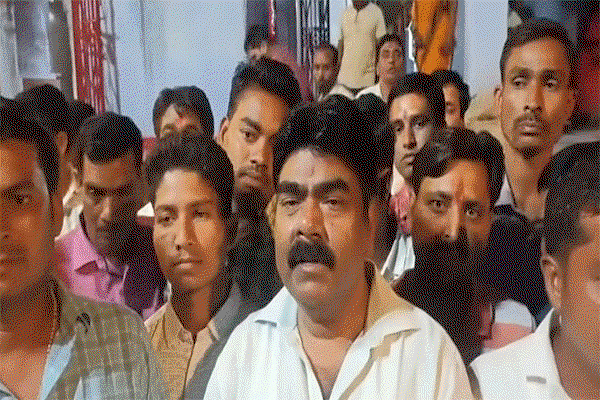 Latehar News : पीएम मोदी के 12 वर्षों का कार्यकाल पूरा होने पर भगवती मंदिर में विशेष अर्चना व भंडारा का आयोजन