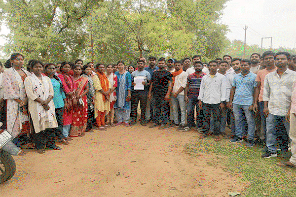 Jamtara News : चौकीदार नियुक्ति में देरी से अभ्यर्थियों में आक्रोश, DC को सौंपा ज्ञापन