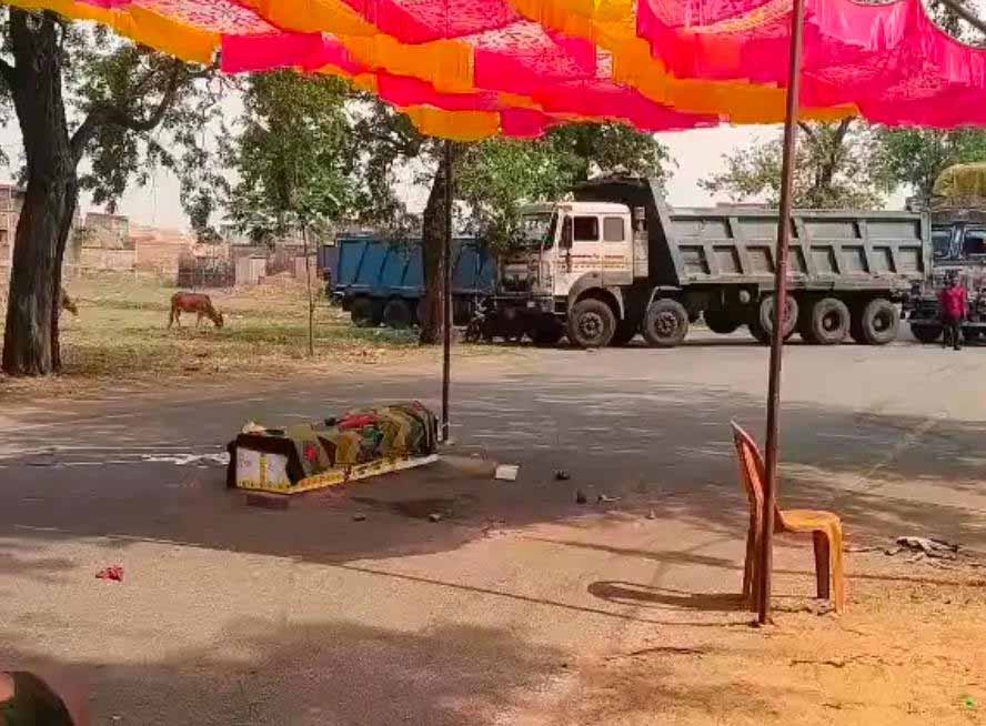 Chatra : कोयला वाहन की चपेट में आने से बुजुर्ग की मौत, चालक की गिरफ्तारी की मांग