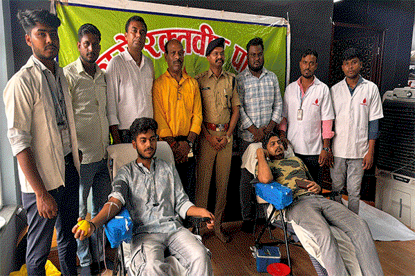Bokaro News : रक्तवीर संजय शर्मा ने अपने जन्मदिन पर लगाया रक्तदान शिविर, किया 57 वां रक्तदान