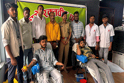 Bokaro News : रक्तवीर संजय शर्मा ने अपने जन्मदिन पर लगाया रक्तदान शिविर, किया 57 वां रक्तदान