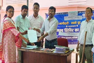 Chaibasa : जिले के 18 अंचलों में राजस्व शिविर आयोजित, 692 मामलों का त्वरित निष्पादन