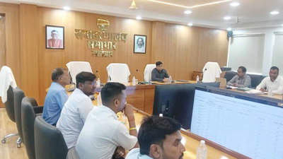 Latehar : DDC ने की JSLPS की योजनाओं की समीक्षा, दिये कई दिशा-निर्देश
