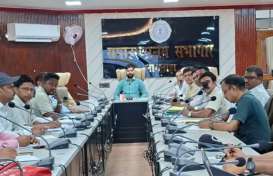 Jamtara : स्वास्थ्य सेवाओं में लापरवाही नहीं होगी बर्दाश्त, अस्पतालों की व्यवस्था सुधारें- DC