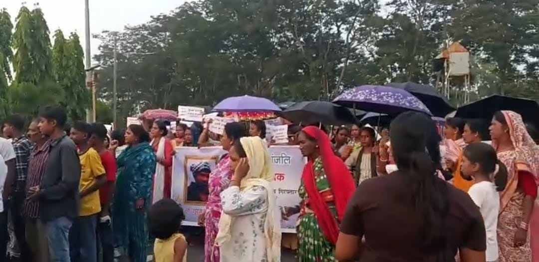 Ranchi : धुर्वा के युवक की मौत मामले की जांच की मांग को लेकर लोगों ने निकाला कैंडल मार्च