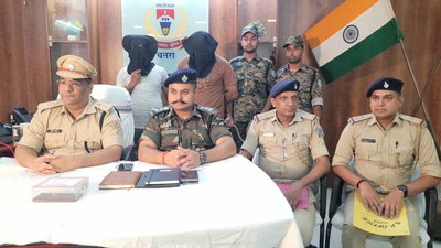 Chatra News : गैंगस्टर प्रिंस खान के 2 गुर्गे गिरफ्तार, शूटरों तक पहुंचाते थे पैसा