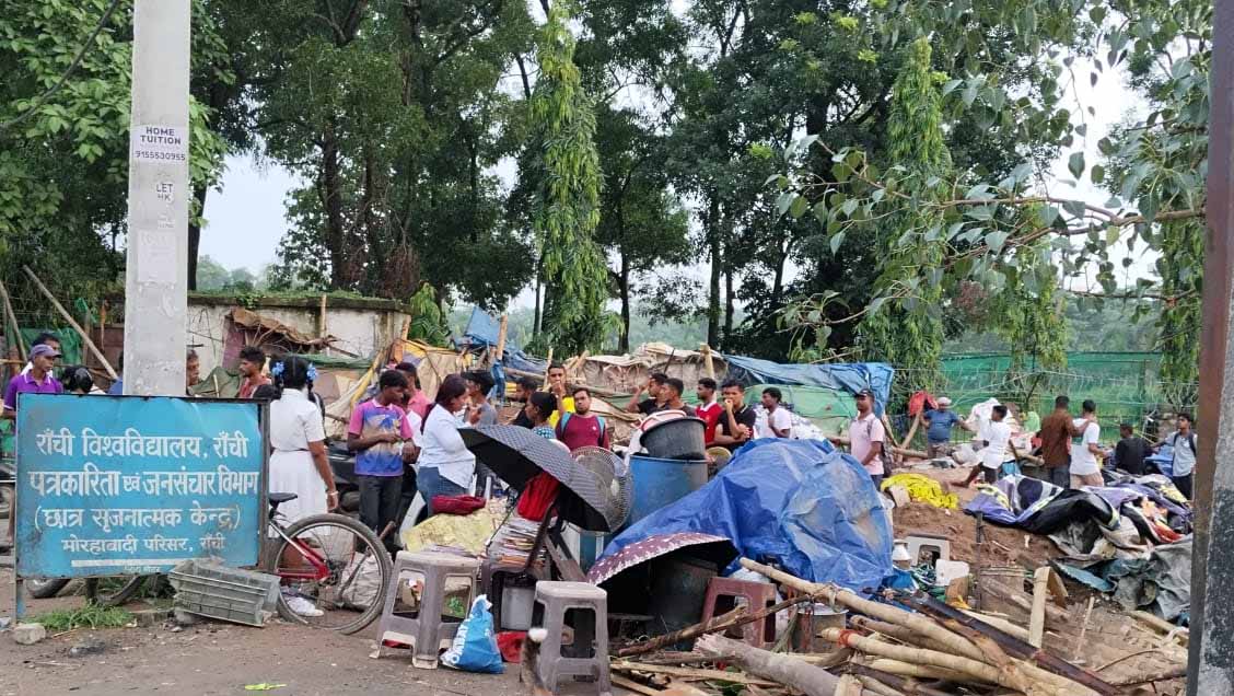 Ranchi : मोरहाबादी बाजार व फुटपाथ दुकानें हटाने का आजसू ने किया विरोध, वैकल्पिक व्यवस्था की मांग