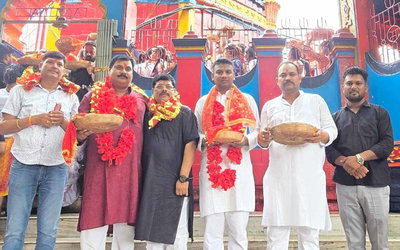 झारखंड पुलिस एसोसिएशन के अध्यक्ष ने छिन्नमस्तिका मंदिर में टेका मत्था, राज्य की खुशहाली की कामना