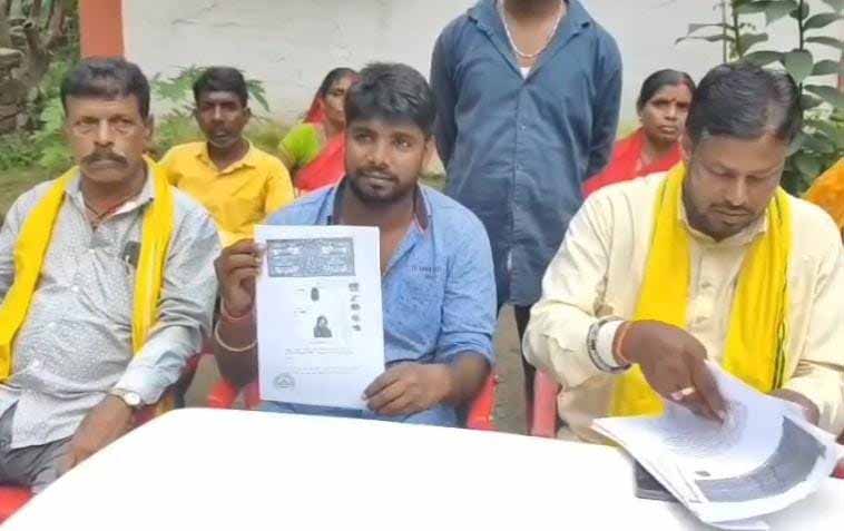 Dhanbad : ढुल्लू महतो पर रैयती जमीन हड़पने का आरोप, पीड़ित ने की जांच की मांग