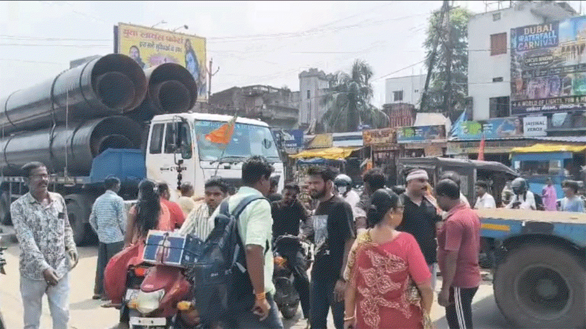 बोकारो में मुख्य सड़क पर भाजपा का प्रदर्शन, वाहनों की लगी लंबी कतार