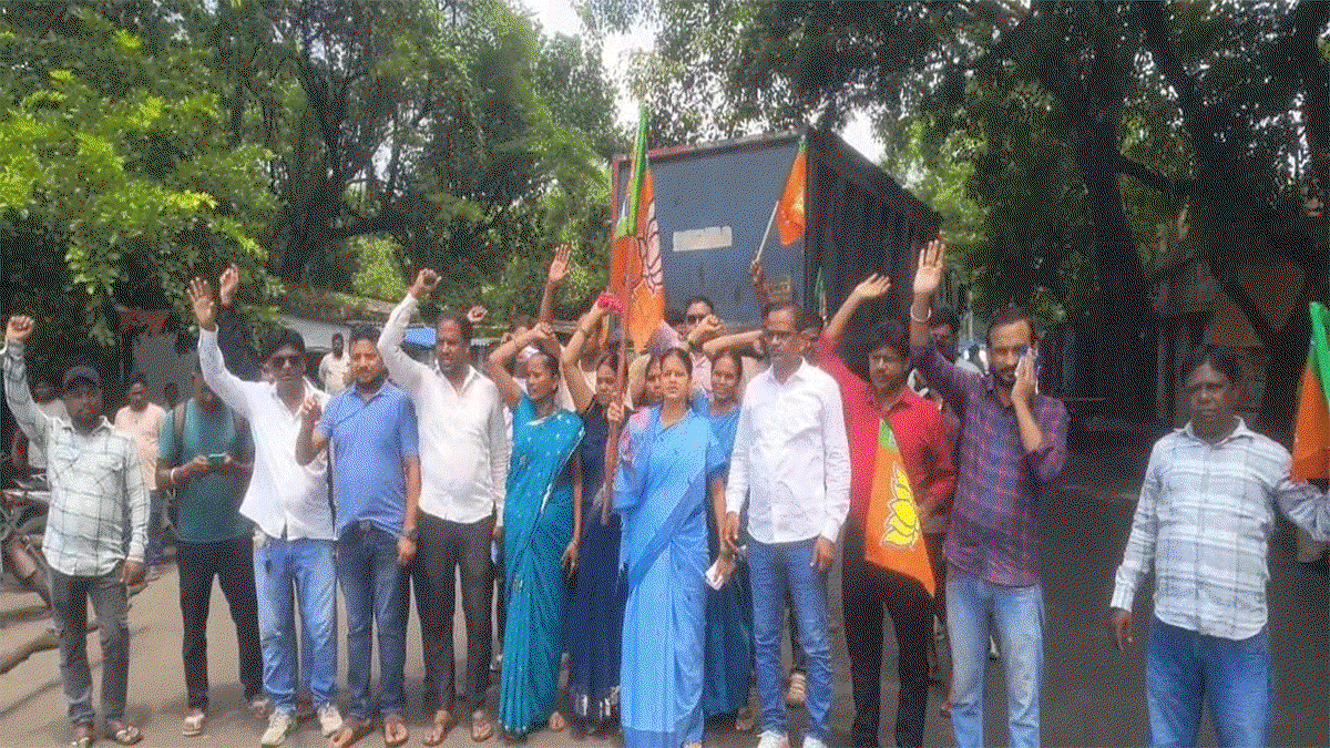 झरिया में भाजपा का जोरदार प्रदर्शन, पाथरडीह-लोदना मोड़ पर सड़क जाम