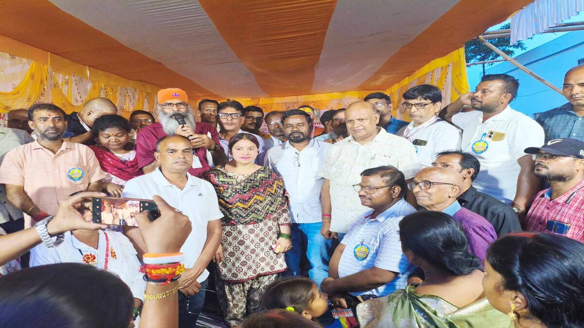 Ranchi : सहारा पीड़ितों की आवाज सरकार तक पहुंची, लिखित आश्वासन के बाद सत्याग्रह स्थगित