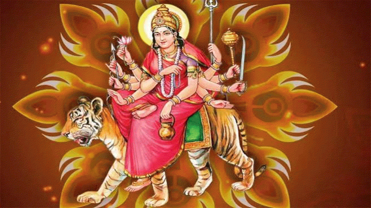 नवरात्रि के तीसरे दिन मां चंद्रघंटा की पूजा,चढ़ाए दूध से बनी चीजों का भोग